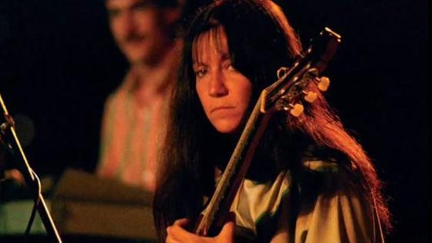 Laura Almerich, guitarrista de Lluís Llach