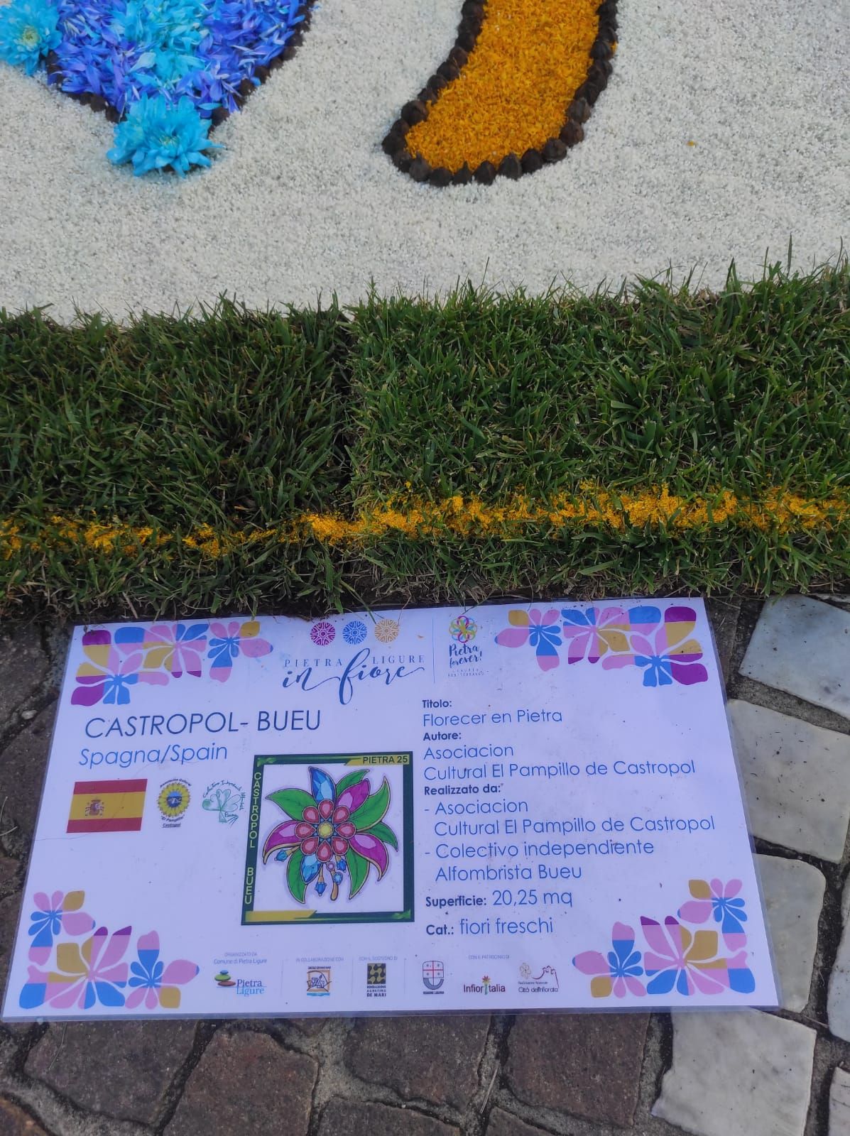 El Colectivo Independiente Alfombrista de Bueu en Pietra Ligure (Italia)
