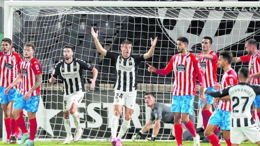 El Castellón cede dos puntos ante el Lugo en un polémico final (0-1)