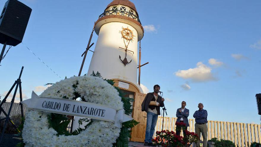 Homenaje en el monumento de Puerto Naos a las víctimas del pesquero &#039;Cruz del Mar&#039;