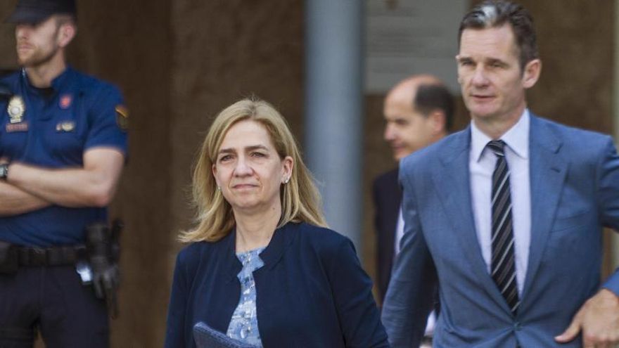 La infanta Cristina i Iñaki Urdangarin sortint del jutjat.