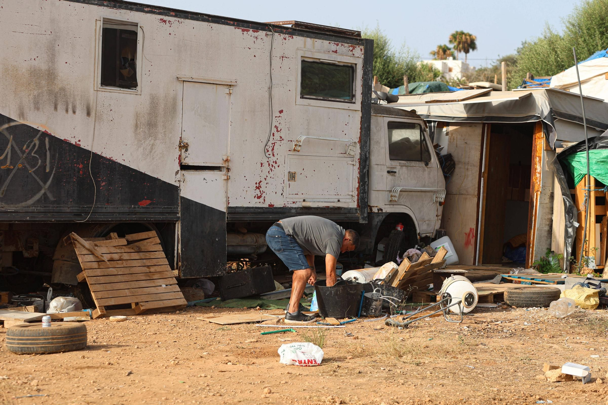 Todas las imágenes del desalojo de Can Rova 2 en Ibiza