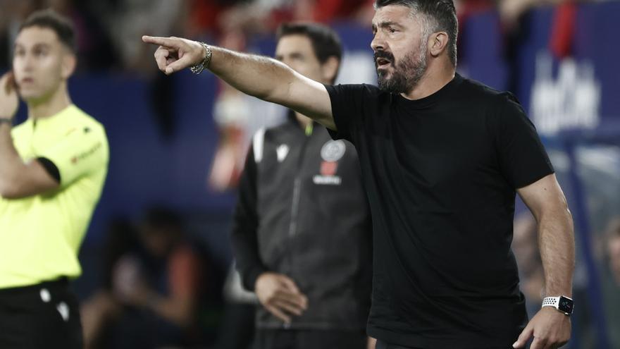 Gattuso durante el partido en El Sadar