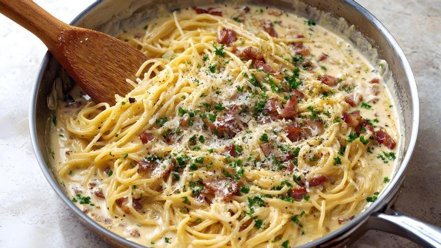 Los chefs italianos coinciden: “El error que arruina la pasta y por qué debe terminar de cocerse en la sartén con la salsa”