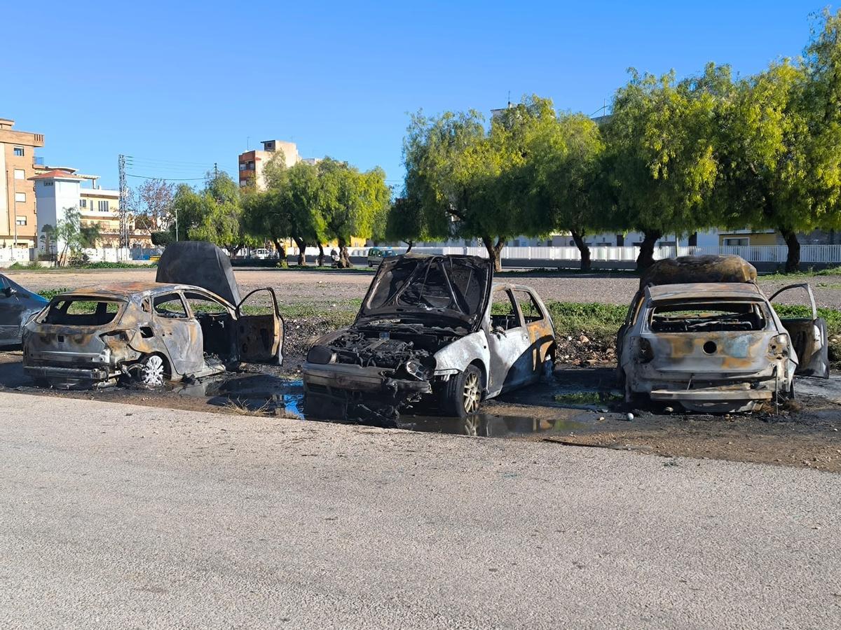 Los tres coches calcinados.