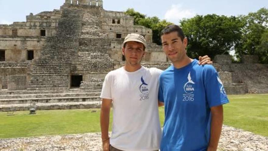 Los ilicitanos Pablo Mirete Godoy y Alejandro López Valenciano, en plena Ruta por México.