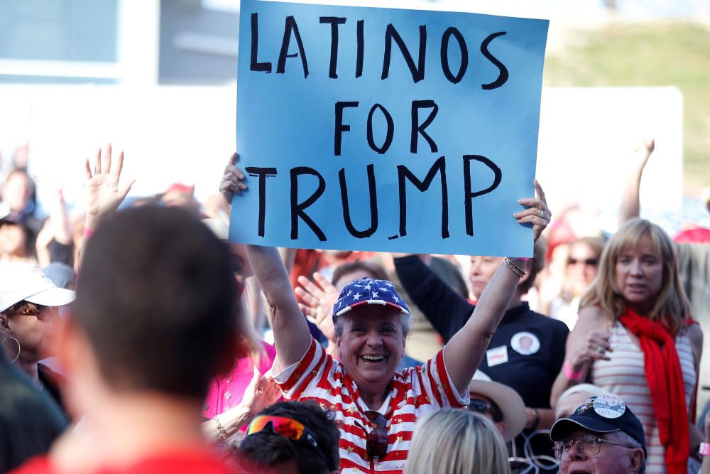 Muestras de apoyo y rechazo a Donald Trump en Costa Mesa, California