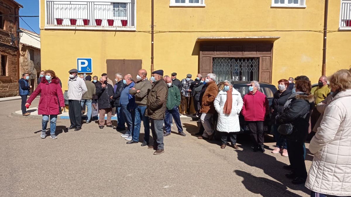 Concentración por la sanidad pública, esta mañana en Tábara.