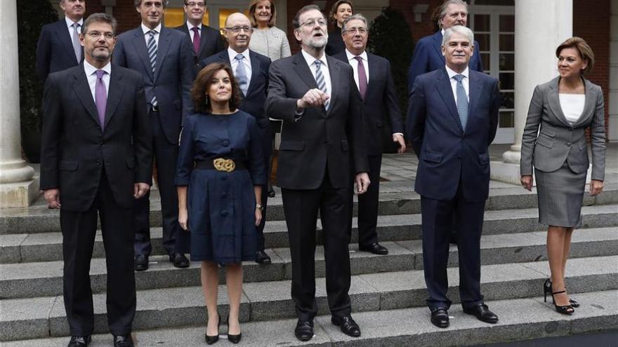 Rajoy impulsa una renovación moderada en un Gobierno frágil