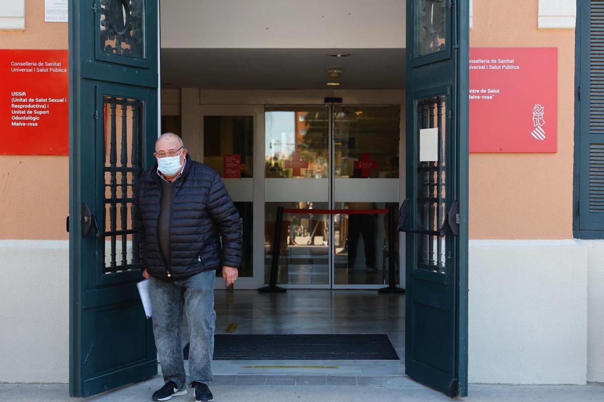 Uno de los accesos en al hospital de la Malva-rosa.