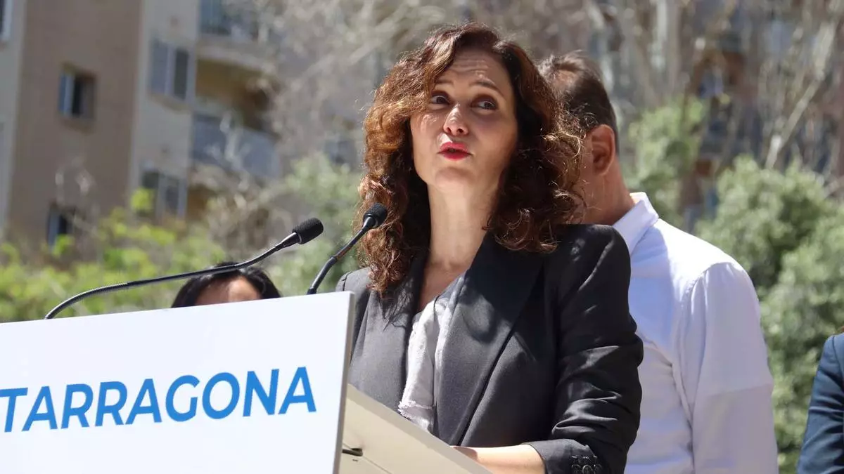 Ayuso pide concentrar el voto en el PP en Catalunya: "Cuanto más autogobierno hay, peor están haciendo las cosas"
