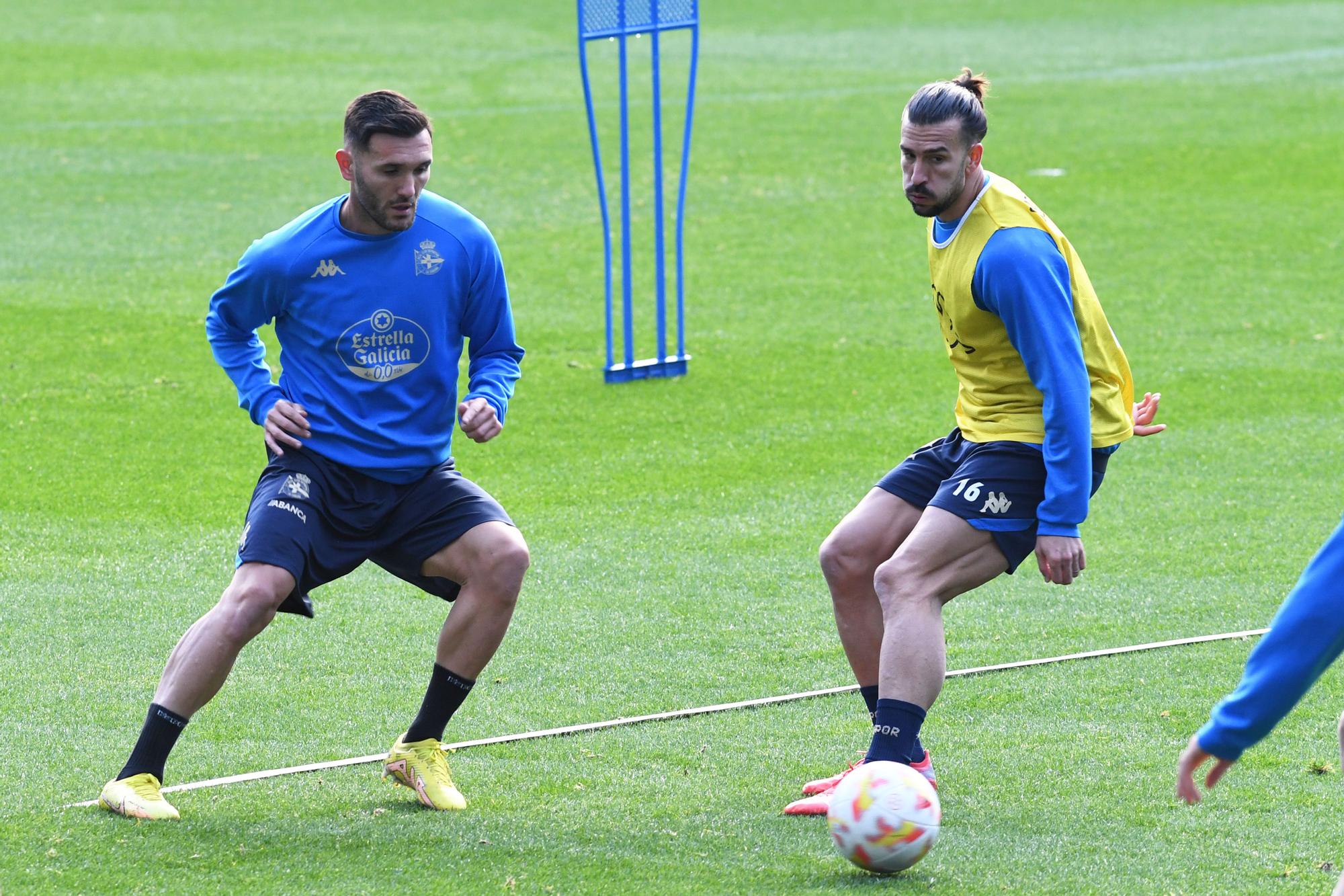 Lucas ya entrena de blanquiazul en su vuelta a casa con el Dépor