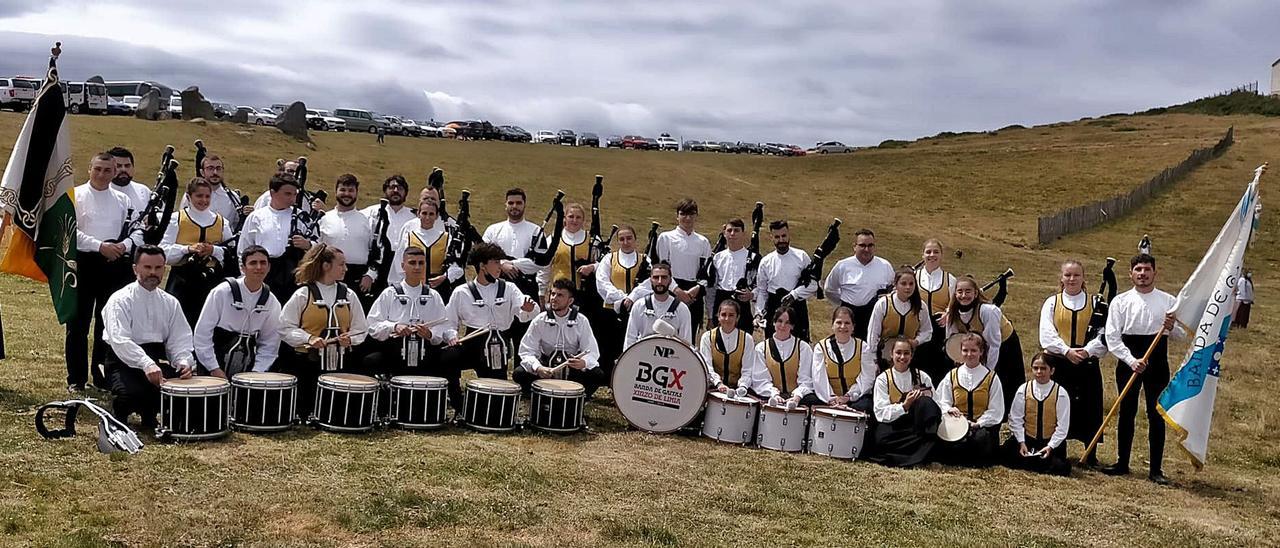 Baita de Gaitas de Xinzo de Limia, los campeones de esta XII Certamen Celtibérico, ayer en Manzaneda |   // FDV