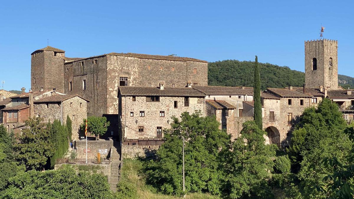 El Castell de Santa Pau a la Garrotxa.