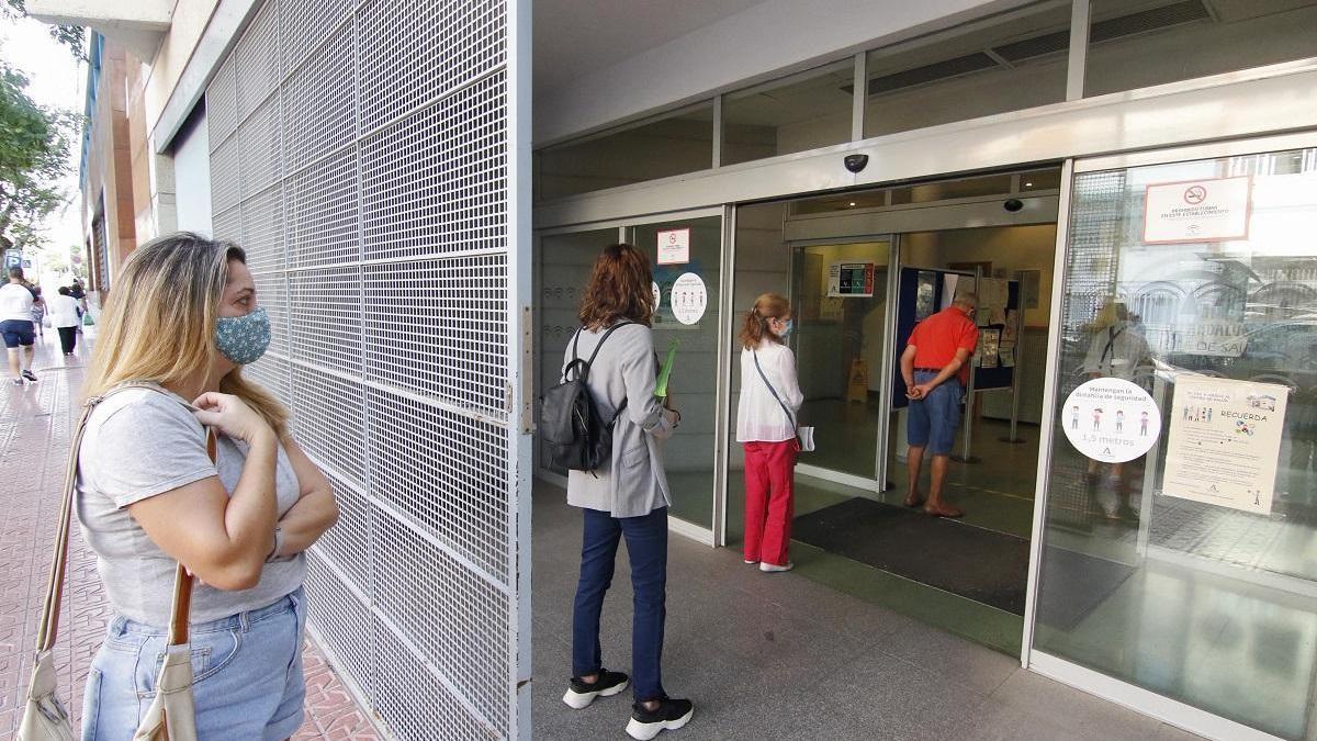 CCOO denuncia el cierre de los centros de salud en Navidad por falta de médicos