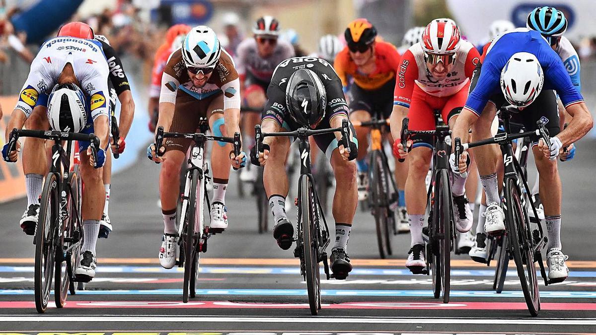 Llegada al sprint en el Giro