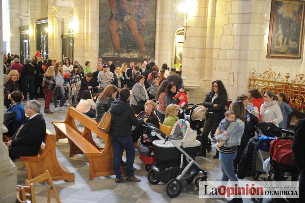 Bajo el manto de la Virgen