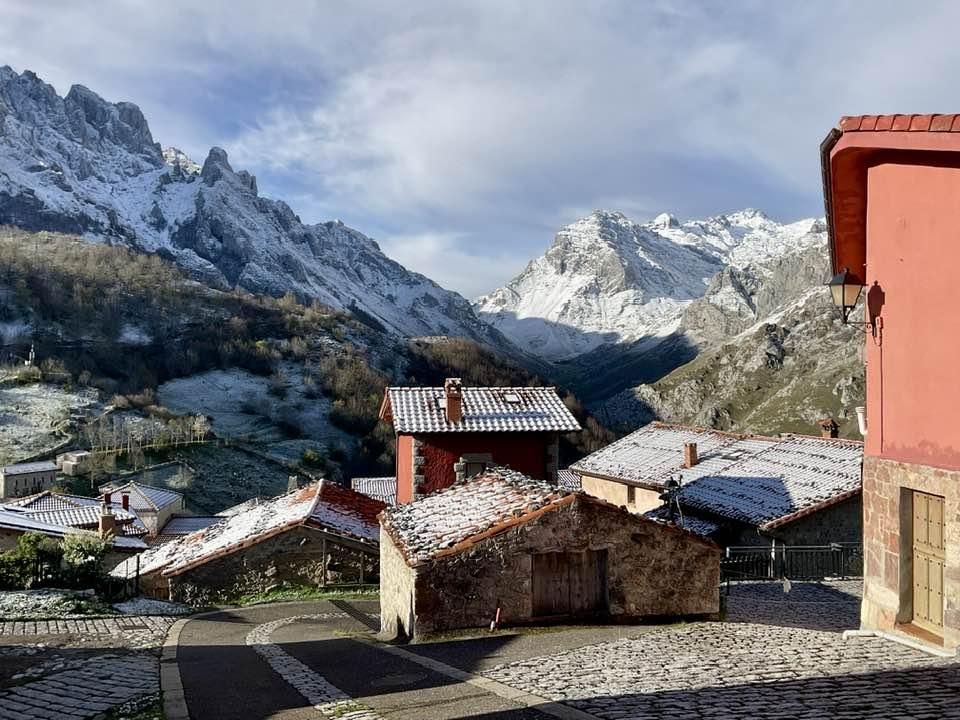 Vuelve la nieve al oriente de Asturias