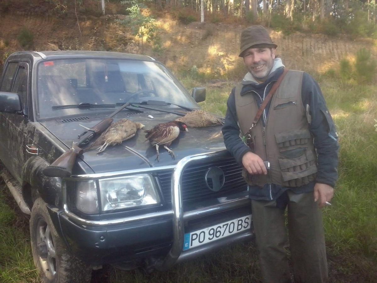 Juan Javier Doce Pérez, con tres faisanes.