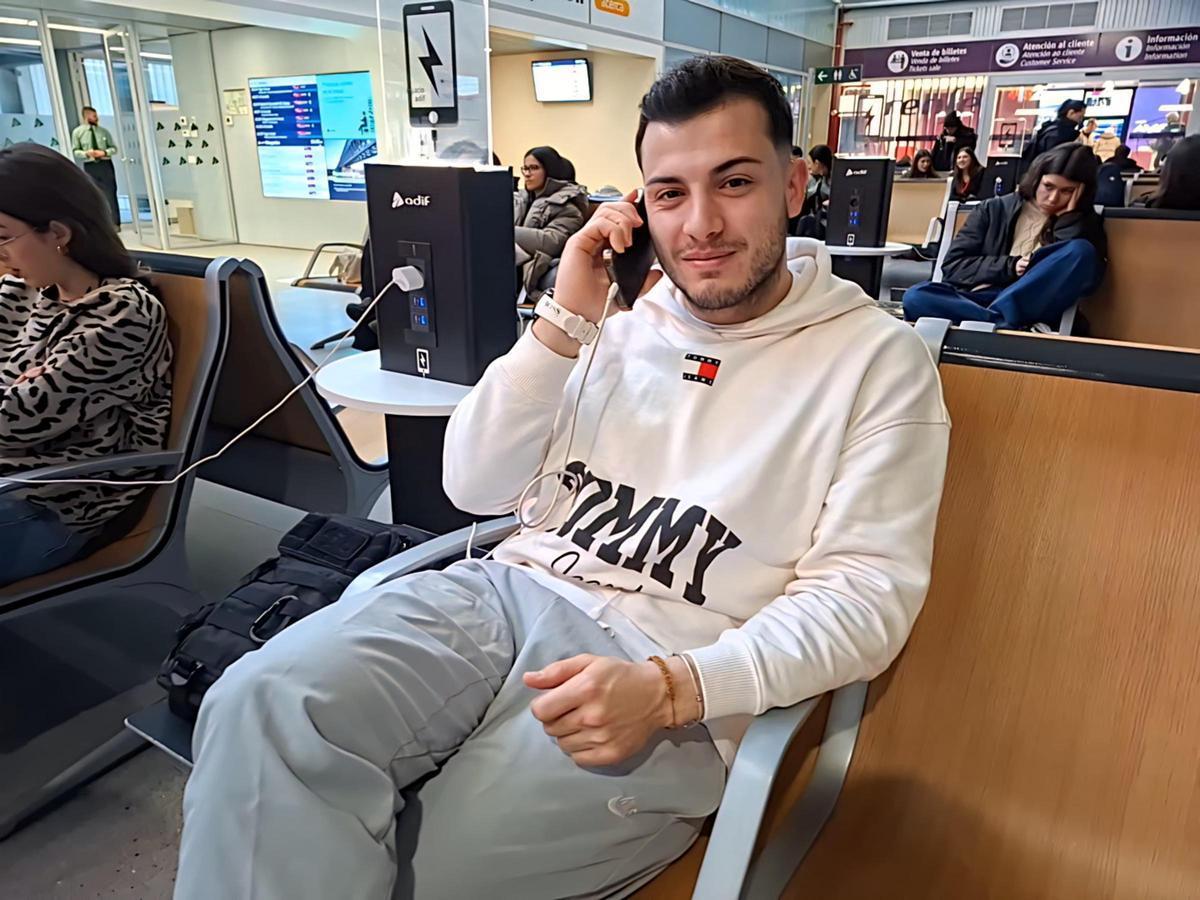 Sergio, un joven de Vilagarcía que debe llegar hoy a Madrid