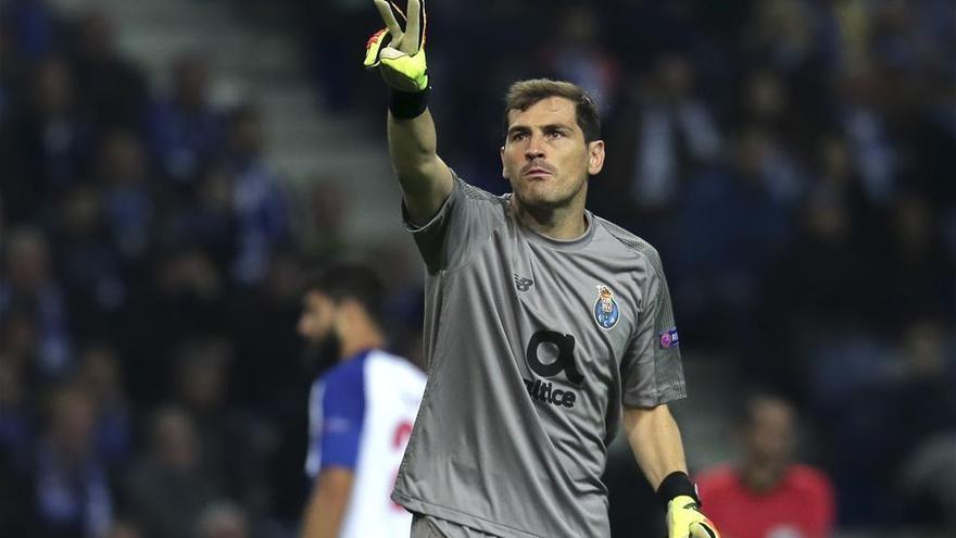 El Oporto asume la retirada de Casillas y busca un portero