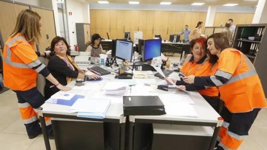 El tripartito lanza ayudas de hasta  3.500 euros para el empleo de mujeres