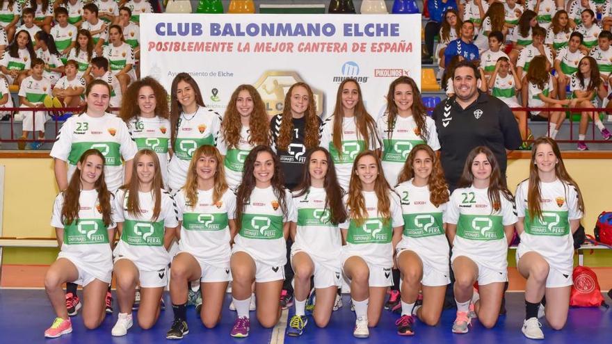 Componentes del equipo juvenil femenino del Elche Pikolinos