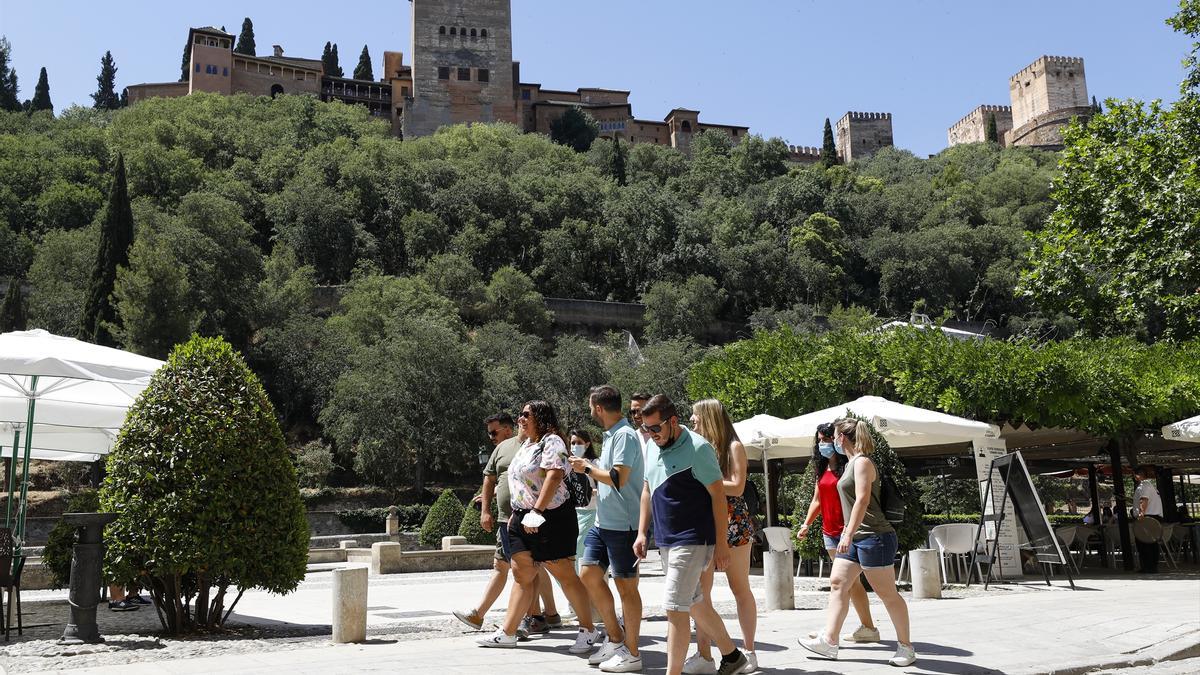 Turistas por las calles de Granada.