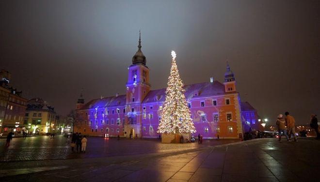 La capital de Polonia se engalana cuando llegan el Adviento y la Navidad