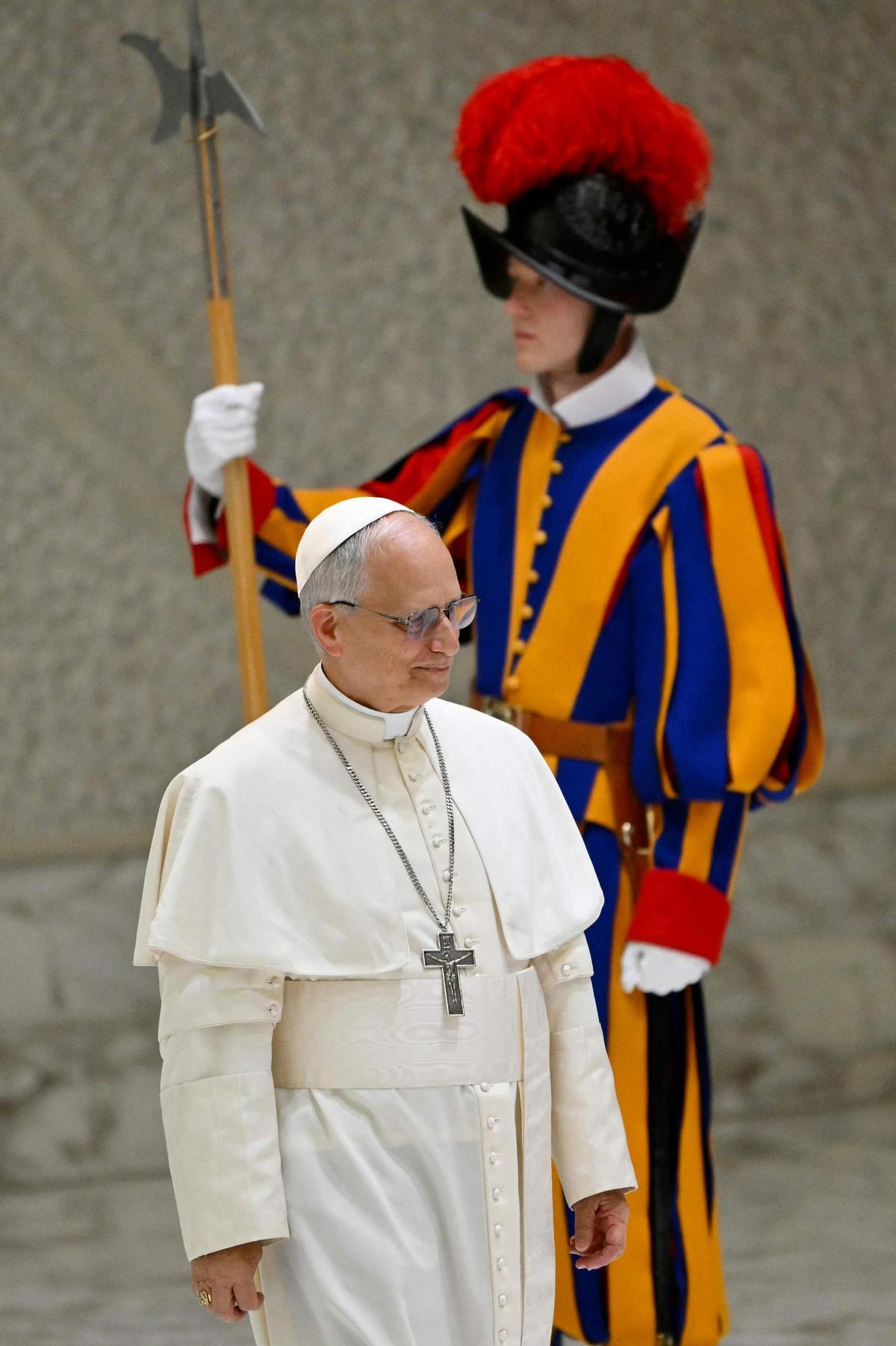 El papa León XIV se reúne con los periodistas en El Vaticano