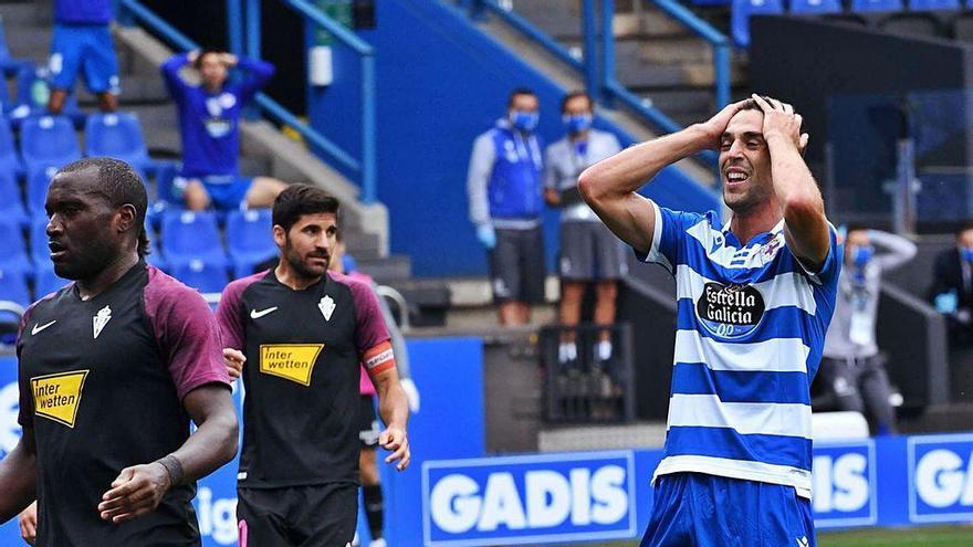 Sabin Merino se lamenta durante el partido contra el Sporting del domingo.