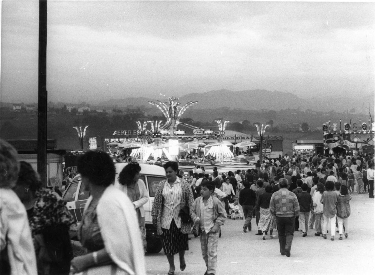 Barracas en la explanada del Parque de Invierno, en las fiestas de 1986.