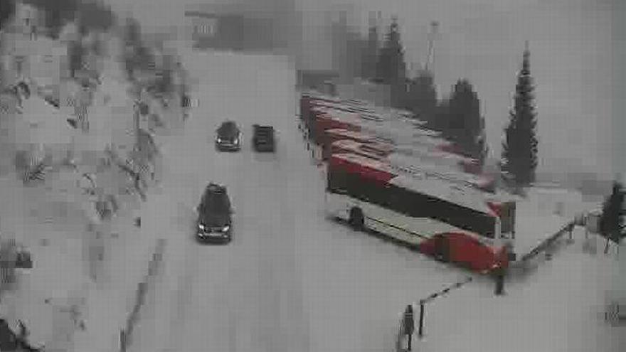 Una borrasca provoca copiosas nevadas en el Pirineo y fuertes rachas de viento en el valle del Ebro