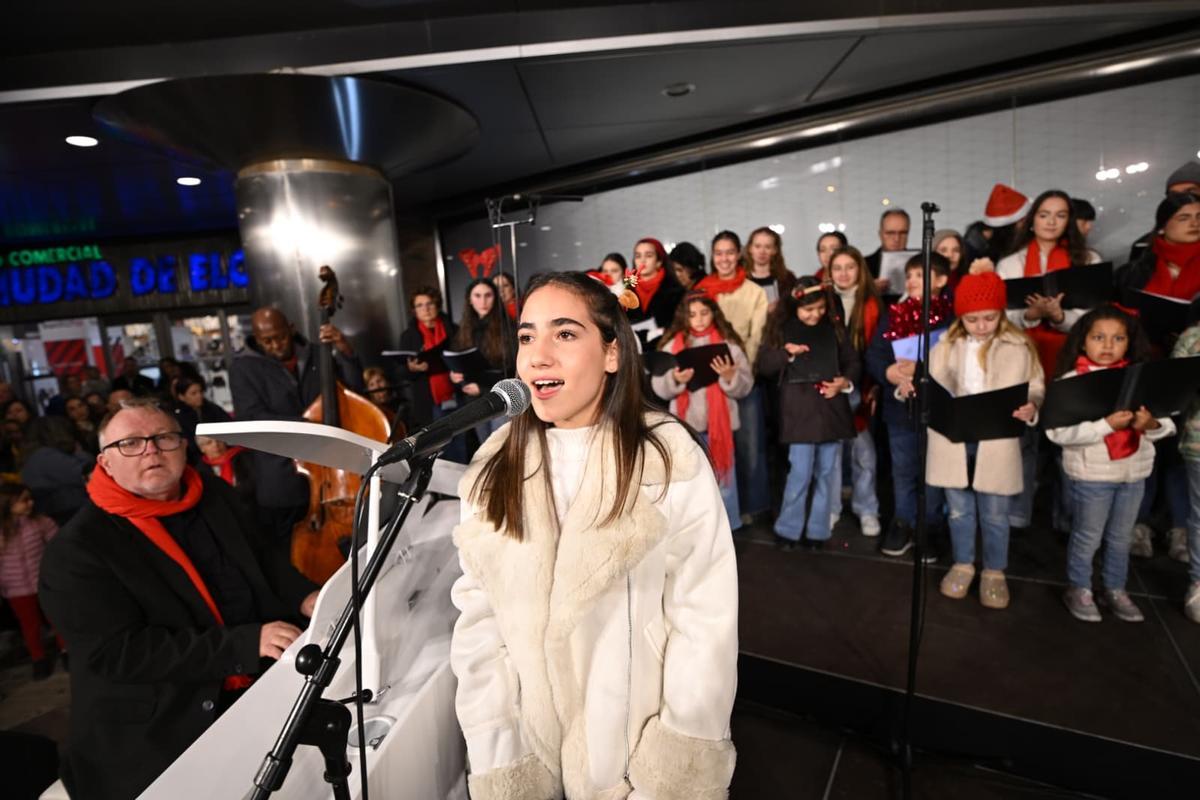 El Corte Inglés de Elche da la bienvenida a la Navidad