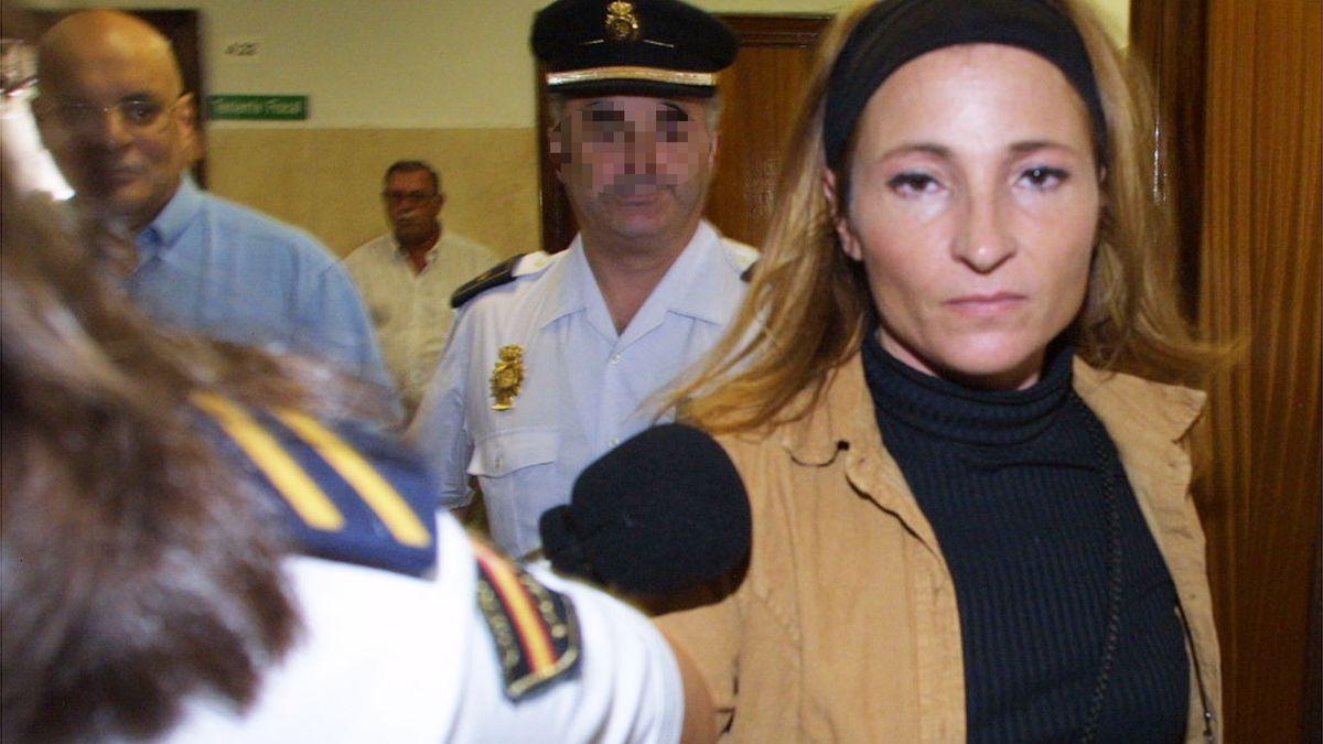 Paquita González, en el pasillo de la Audiencia antes de una de las sesiones de su juicio.