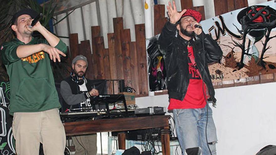 Actuación de Aka Jere, B da Brain y Dj La Ley.