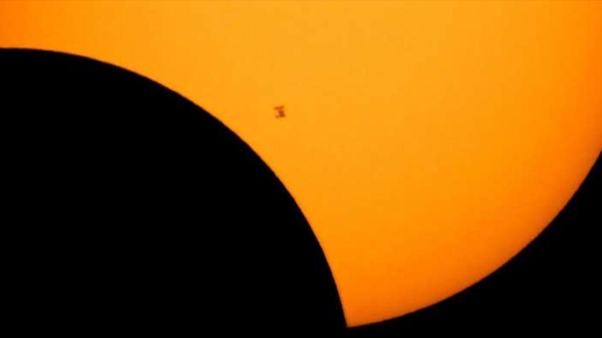 Un eclipse solar visto desde la Estación Espacial Internacional. Los científicos planean estudiar el eclipse total en España el 12 de agosto.