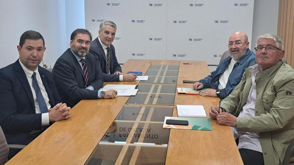Reunión entre PPdeG y Unións Agrarias en la Cámara gallega