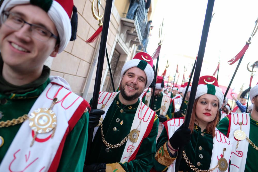 La Entrada y la Retreta abren los Moros y Cristianos de Sax