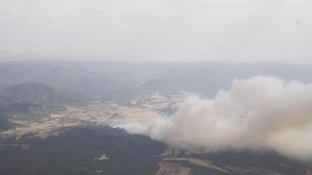 Avance del incendio en Peñarroya de Tastavíns, este domingo por la tarde.
