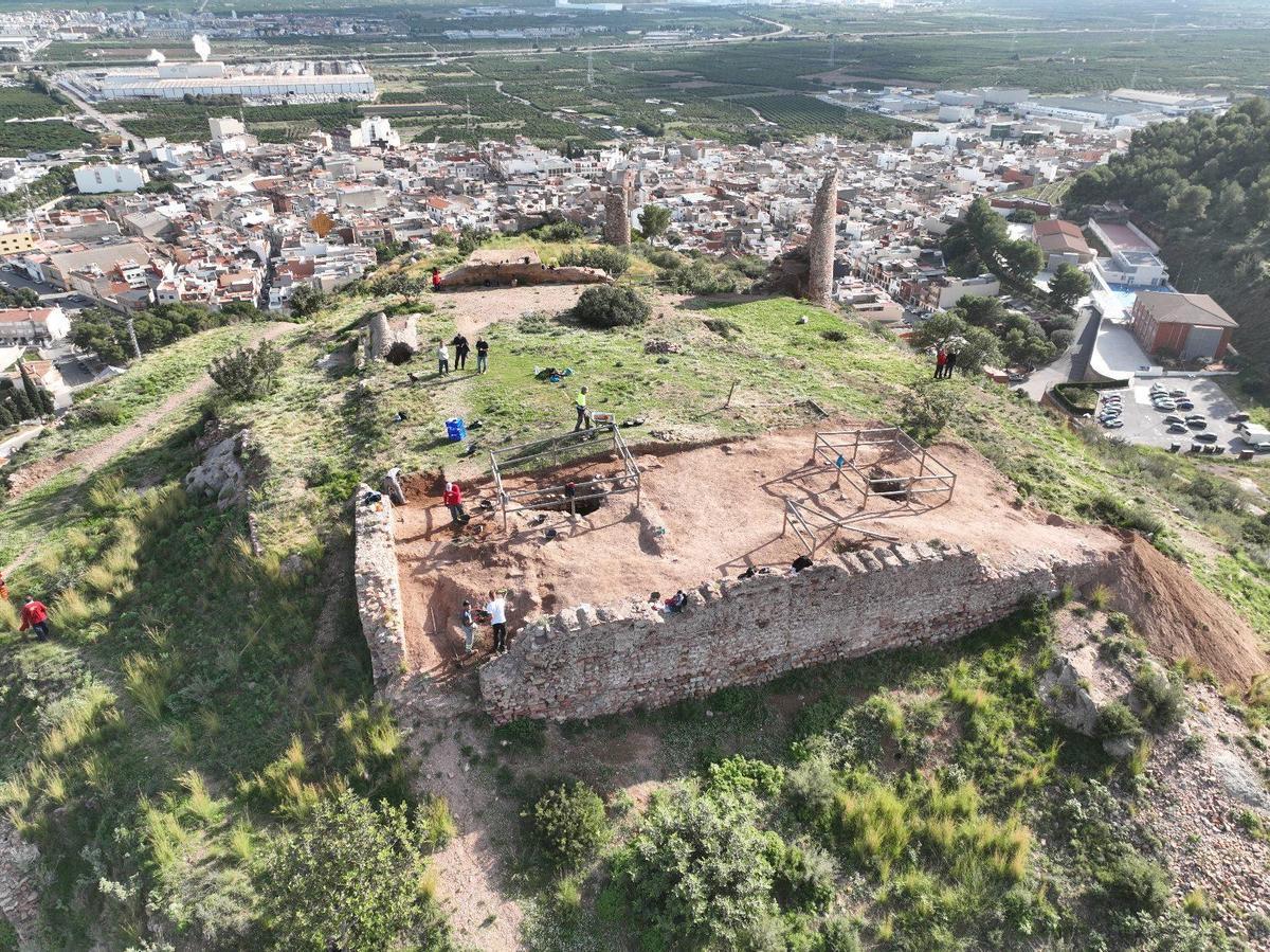 Otra foto aérea de los trabajos de rehabilitación en el castillo.