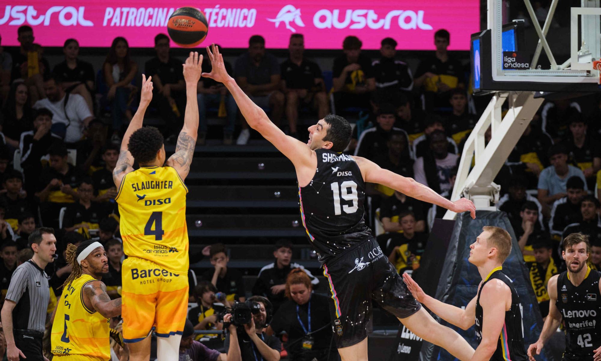 Derbi de baloncesto en Canarias: Lenovo Tenerife vs Gran Canaria