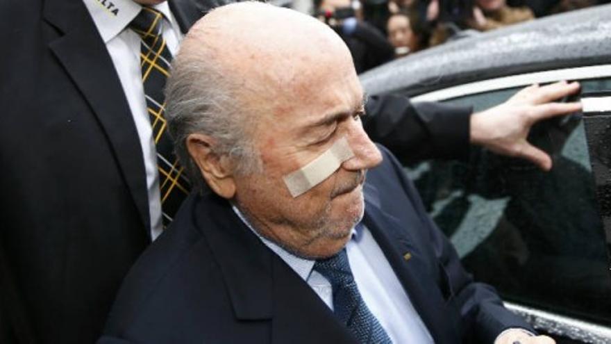 La FIFA suspende a Blatter durante ocho años