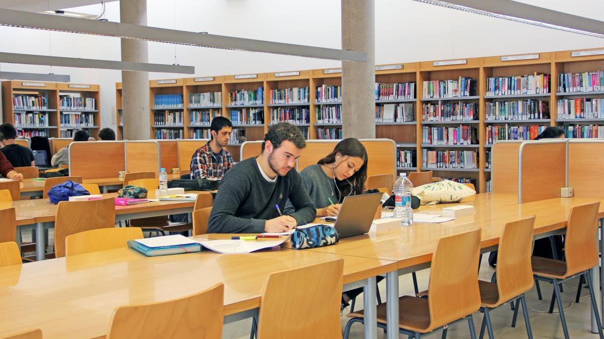 Imagen de archivo de estudiantes en la UPV.