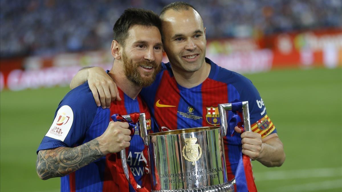 zentauroepp38645404 barcelona s lionel messi  left and captain andres iniesta po180403202713