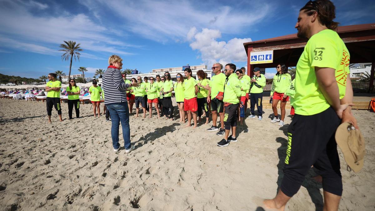 Galería: Más de 40 socorristas empiezan en nueve playas de Sant Josep