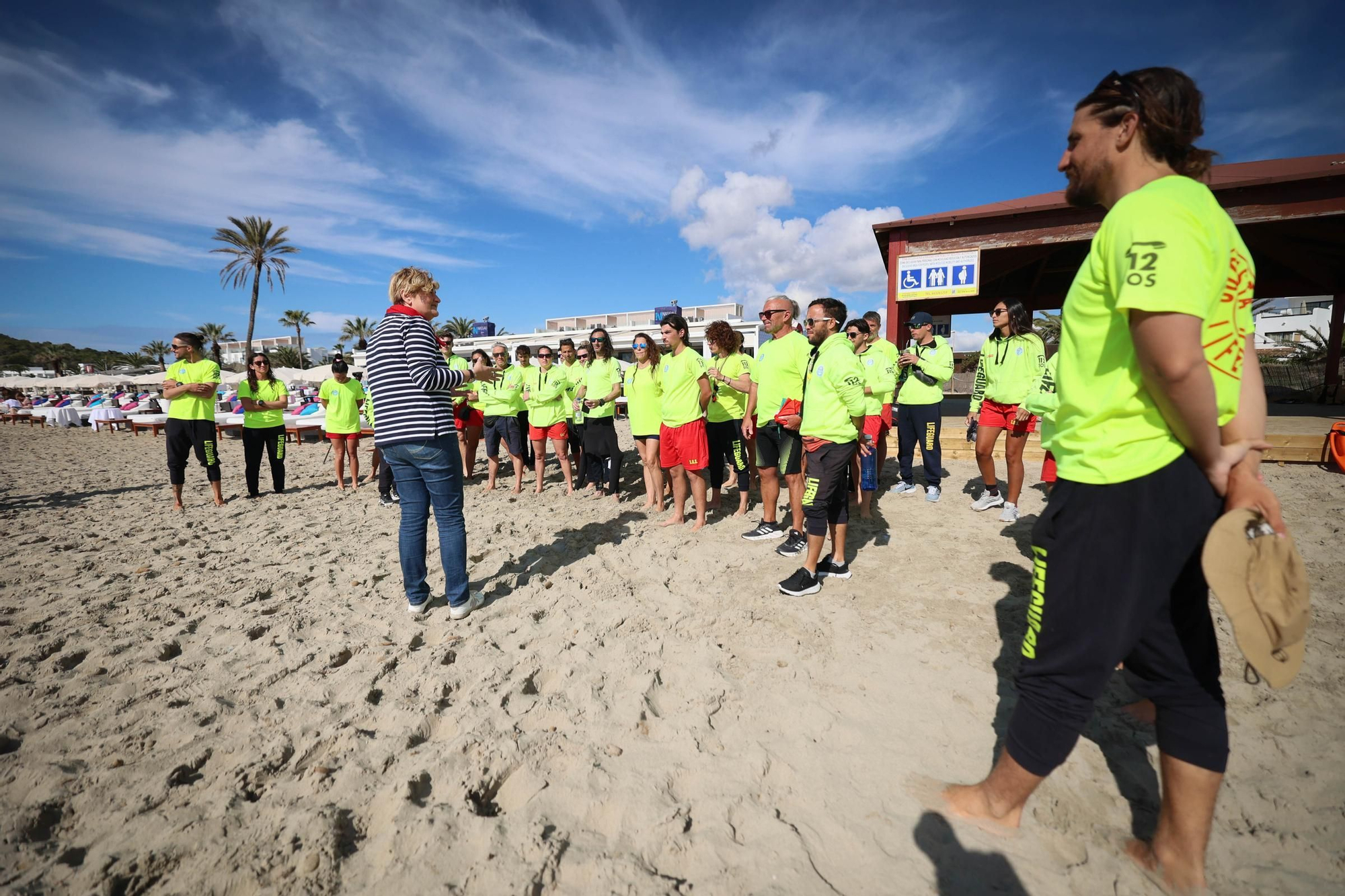 Galería: Más de 40 socorristas empiezan en nueve playas de Sant Josep