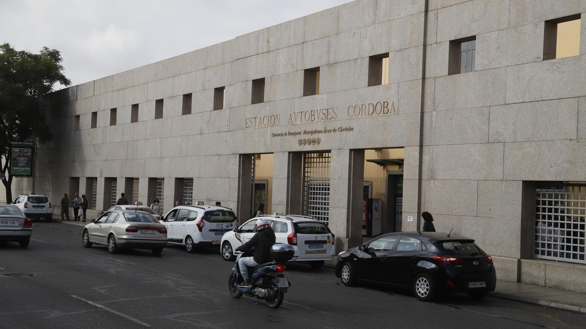 Fachada de la estación de autobuses de Córdoba.