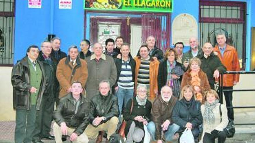 Empleados de la promoción de 1979, en el restaurante El Llagarón de Candás.