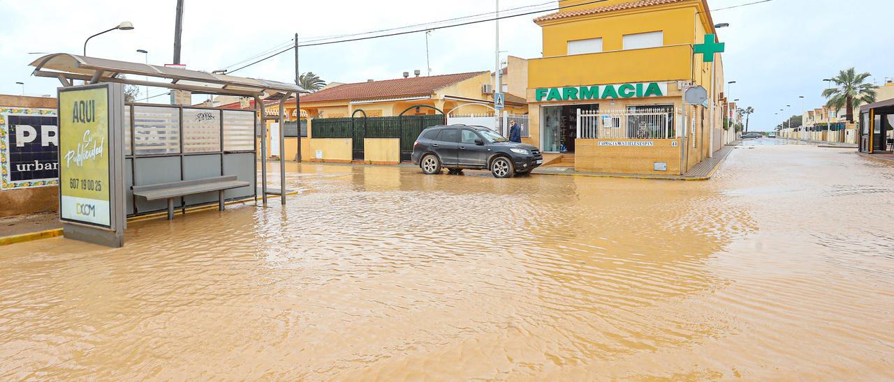 La zona residencial de El Mojón anegada por el agua y barro en uno de los últimos episodios de lluvias